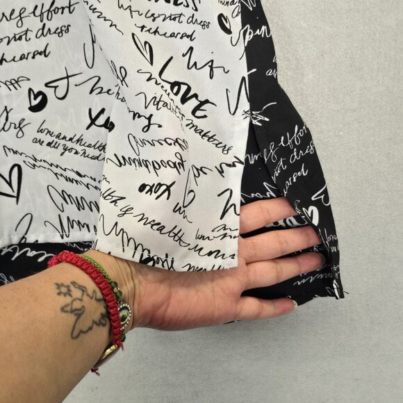 Slim Factor by Investments Womens Top Size 1X Plus Mini Scroll V-Neck Black Whit - Picture 6 of 12